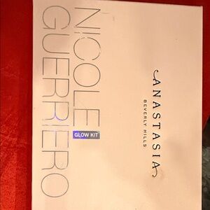 Anastasia Beverly Hills Nicole Guerriero Glow Kit